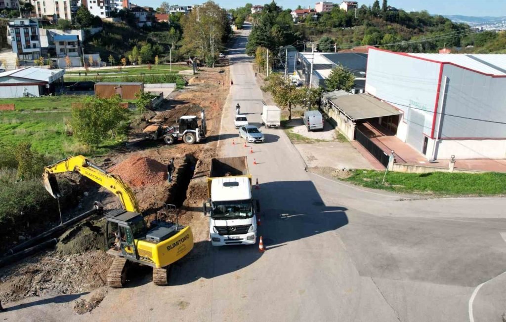 Başiskele’de Hoca Ahmet Yesevi Caddesi’nde Yol Genişletme Çalışmaları Sürüyor