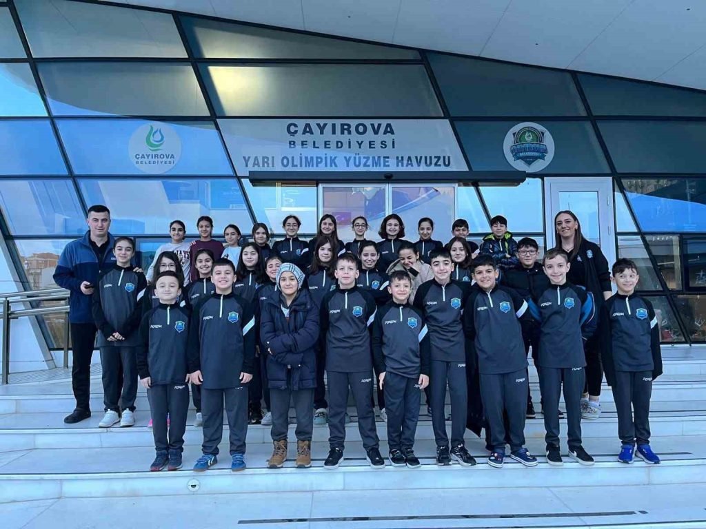Çayırovalı Yüzücülerden 27 Madalya