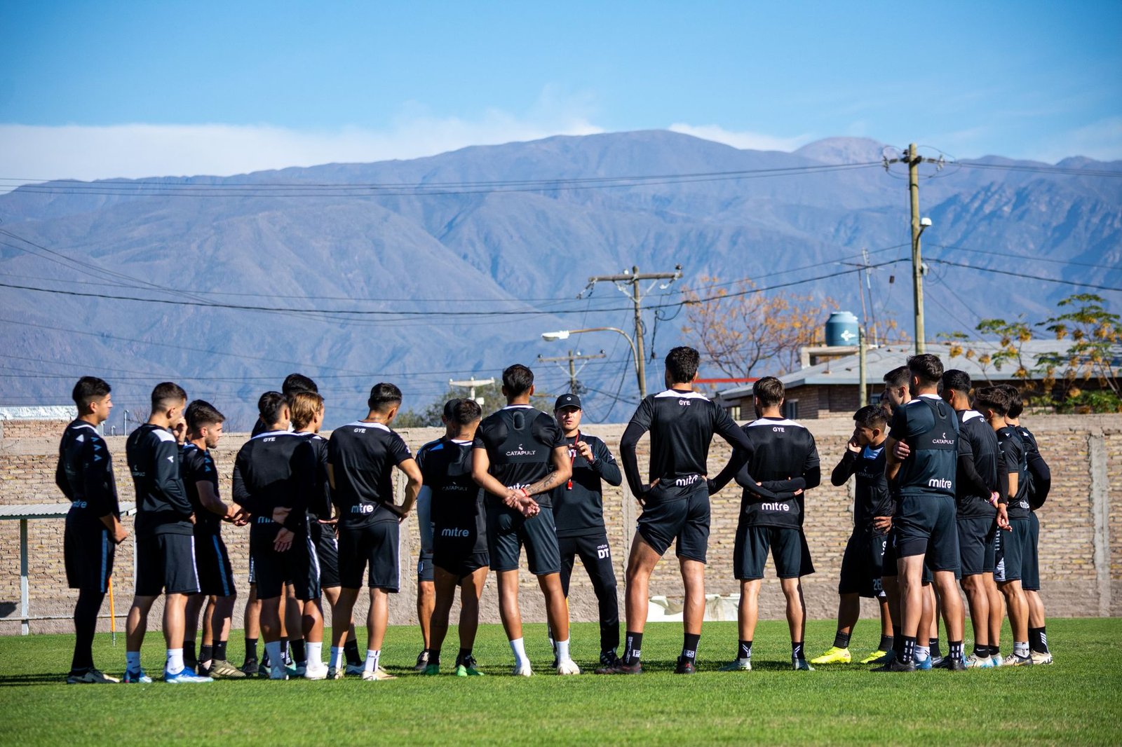 Futbol takımı yayla tesislerinde kamp antrenmanı