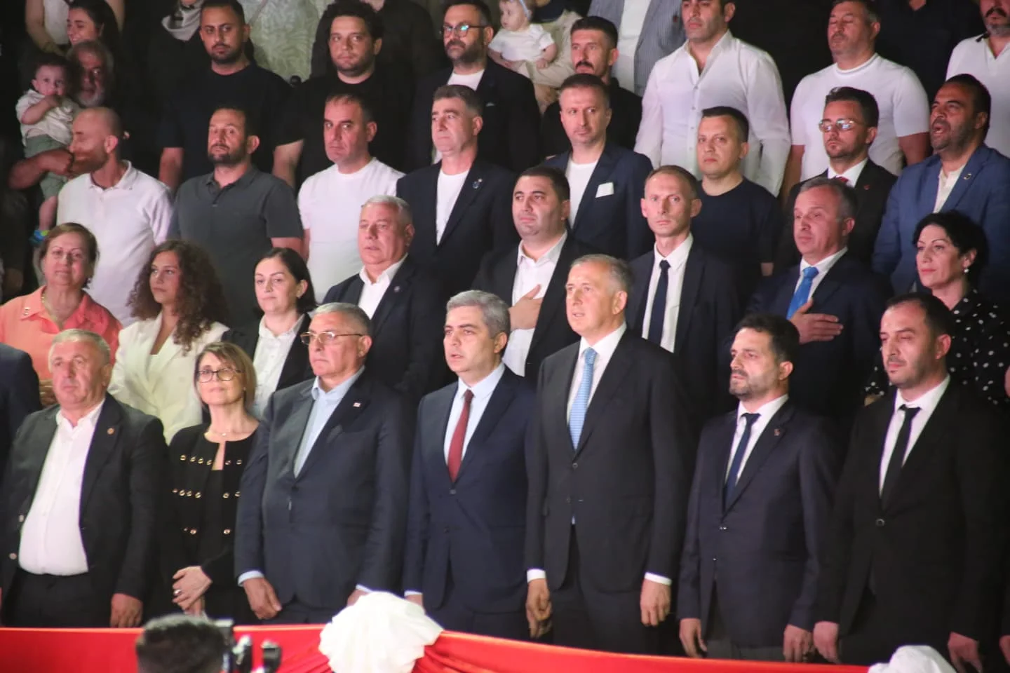 Kafkas halk dansları gösterisi
